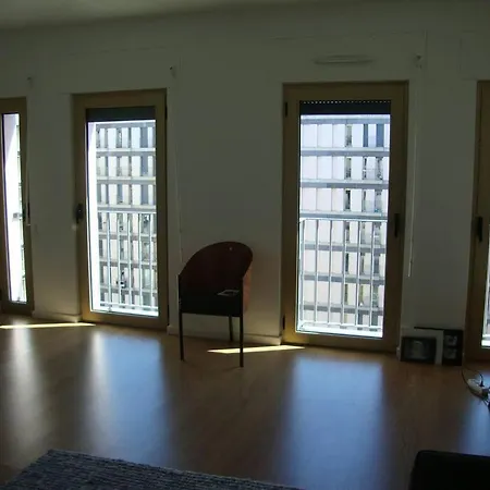 Modern And Spacious In Lejlighed